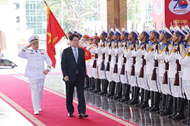 State President requests naval forces to resolutely defend national sovereignty over seas, islands